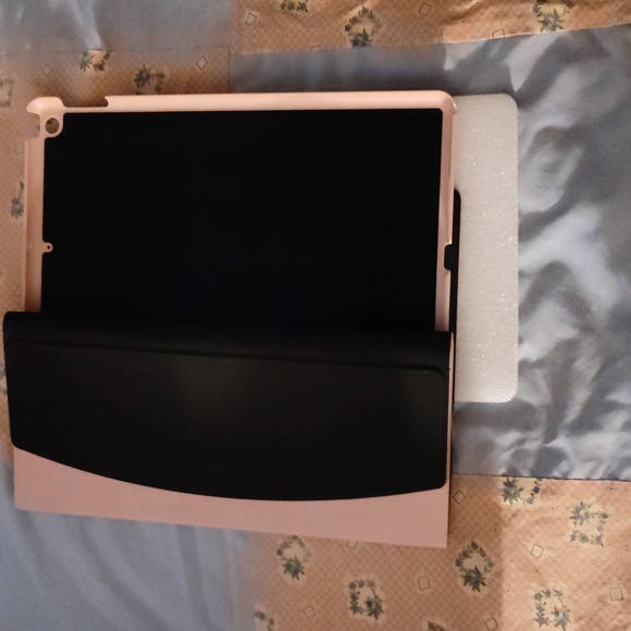 Kate Spade Pink magnetic tablet case 10" By 7" Magnetic Closure - Picture 5 of 8